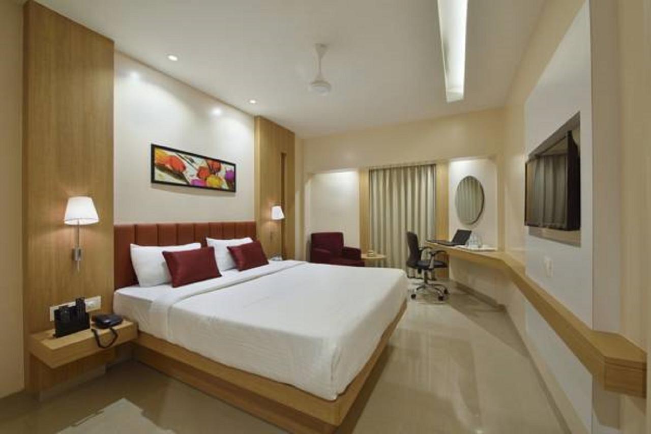 The Eastern Hotel Ankleshwar ภายนอก รูปภาพ